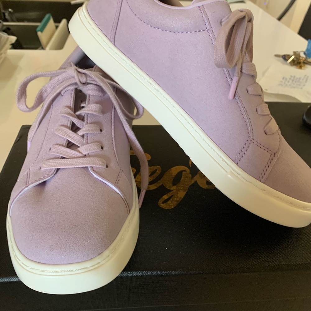 Fuego dance sneaker
